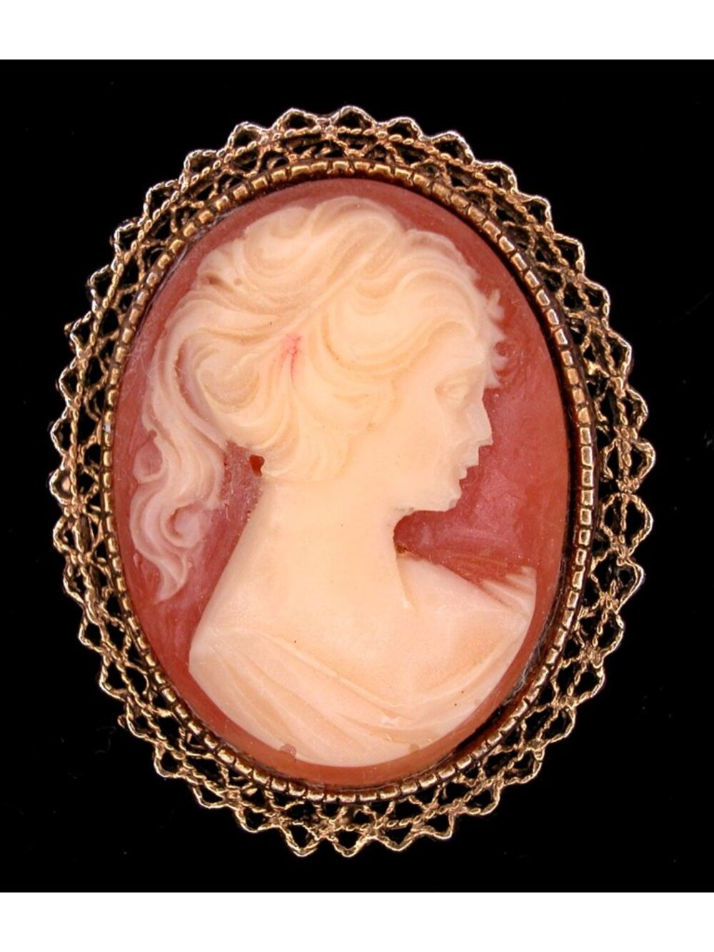 Vintage Cameo Brooch Gold Tone Filigree
